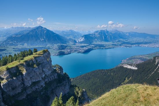 erleben sie das abenteuer des bergsteigens: entdecken sie die majestätischen gipfel, atemberaubende landschaften und die herausforderungen der natur. perfekt für anfänger und erfahrene bergsteiger.