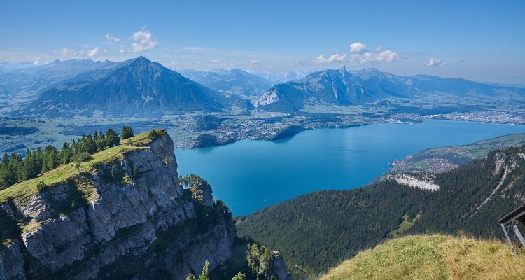 erleben sie das abenteuer des bergsteigens: entdecken sie die majestätischen gipfel, atemberaubende landschaften und die herausforderungen der natur. perfekt für anfänger und erfahrene bergsteiger.