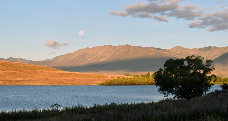 entdecken sie die faszinierende welt von ozeanien, einer region voller atemberaubender natur, kultureller vielfalt und unvergesslicher abenteuer. von den wunderschönen stränden australiens bis zu den exotischen inseln im südpazifik – ozeanien bietet unzählige möglichkeiten für reisende und entdecker.