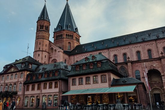 erleben sie die faszinierendsten sehenswürdigkeiten und versteckten juwelen während ihres sightseeing-abenteuers. entdecken sie atemberaubende landschaften, kulturelle highlights und unvergessliche momente in den schönsten städten und regionen.