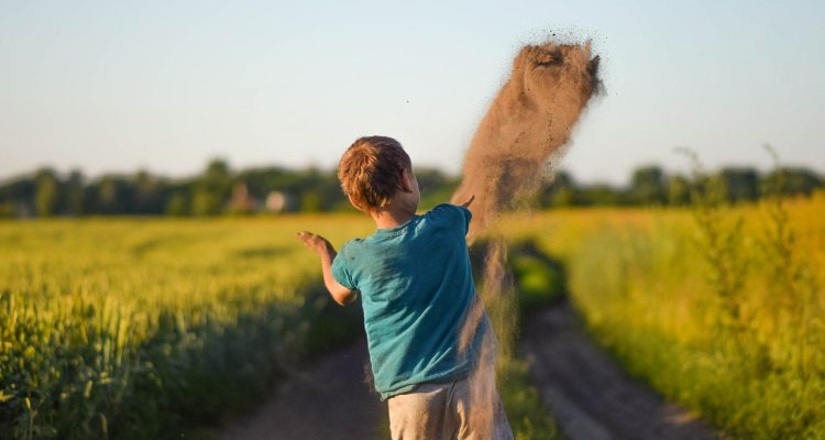 entdecken sie die bedeutung der freizügigkeit in der heutigen gesellschaft. erfahren sie, wie die freizügigkeit menschen verbindet und die möglichkeit schafft, kulturelle und wirtschaftliche barrieren zu überwinden. tauchen sie ein in die vorteile und herausforderungen dieser grundlegenden freiheit.