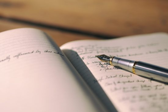 entdecken sie die faszinierende welt der reisejournale. fangen sie ihre abenteuer, gedanken und erlebnisse während ihrer reisen fest und schaffen sie unvergessliche erinnerungen. perfekt für reisende, die ihre geschichten und eindrücke schriftlich festhalten möchten.