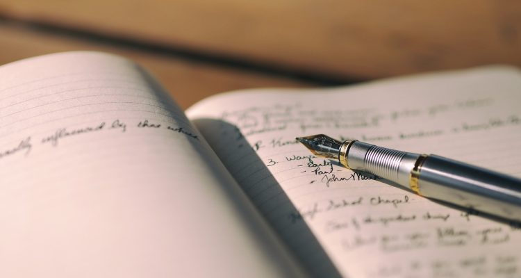 entdecken sie die faszinierende welt der reisejournale. fangen sie ihre abenteuer, gedanken und erlebnisse während ihrer reisen fest und schaffen sie unvergessliche erinnerungen. perfekt für reisende, die ihre geschichten und eindrücke schriftlich festhalten möchten.