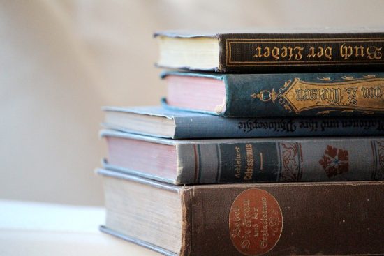 entdecken sie die faszinierende welt der reiseliteratur! von inspirierenden geschichten über unvergessliche abenteuer bis hin zu praktischen tipps für ihre nächste reise – lassen sie sich von büchern mitreißen, die ihnen neue horizonte eröffnen und die freude am reisen zelebrieren.