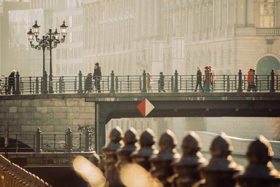 entdecken sie die pulsierenden städte der welt, ihre kulturellen schätze, die vielfältige architektur und die einzigartigen erlebnisse, die sie zu bieten haben. von modernen metropolen bis zu historischen städten - jede stadt erzählt ihre eigene geschichte.