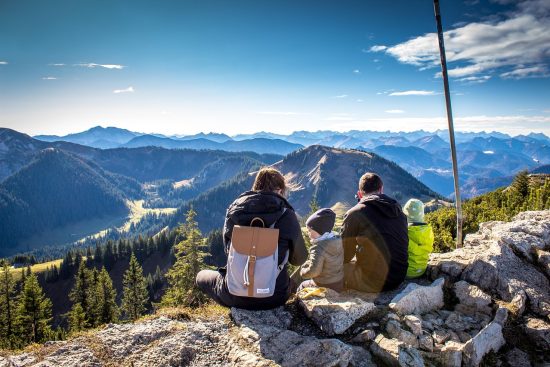 entdecken sie die besten tipps für eine unvergessliche familienreise! von der planung bis zu aktivitäten für kinder – gestalten sie ihre reise stressfrei und voller spaß.