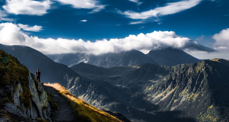 entdecken sie unsere praktischen reiseaccessoires, die ihren urlaub komfortabler und einfacher gestalten. von reisetaschen über reiseadapter bis hin zu nützlichen gadgets – alles für ihre nächste abenteuerreise!