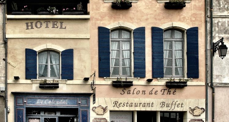 entdecken sie die wahrheit hinter gefälschten hotelbewertungen. dieser artikel beleuchtet die gängigen methoden, wie gefälschte rezessionen erstellt werden, und gibt tipps, wie sie echte von falschen bewertungen unterscheiden können, um die besten unterkunftsentscheidungen zu treffen.