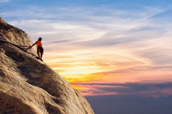 entdecken sie aufregende outdoor-abenteuer, die ihr herz höher schlagen lassen! von wanderungen in malerischen landschaften bis hin zu actiongeladenen aktivitäten in der natur – erleben sie unvergessliche momente im freien.
