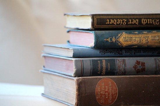 entdecken sie die faszinierende welt der reiseliteratur, wo geschichten von fernen ländern und abenteuern die seele inspirieren. lassen sie sich von inspirierenden erzählungen und lebendigen beschreibungen mitreißen, die sie dazu anregen, die welt zu erkunden.