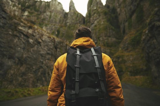 erleben sie die freiheit des backpacking! entdecken sie atemberaubende landschaften, treffen sie spannende menschen und genießen sie abenteuer auf reisen. perfekt für reisende, die authentische erfahrungen abseits der ausgetretenen pfade suchen.
