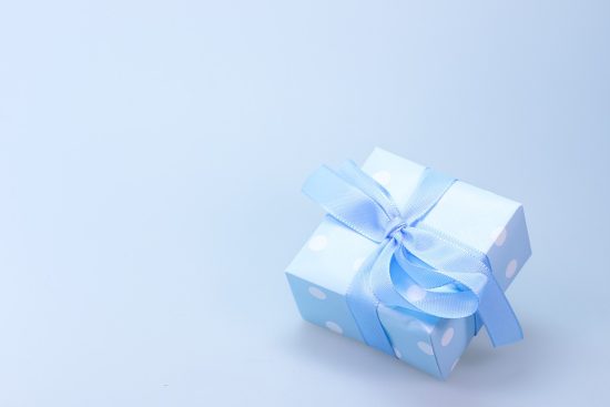 entdecken sie die besten reisengeschenke für weltenbummler! von praktischen accessoires bis hin zu einzigartigen souvenirs - finden sie das perfekte geschenk für jeden reisenden. ideal für geburtstage, jubiläen oder einfach als besondere überraschung!