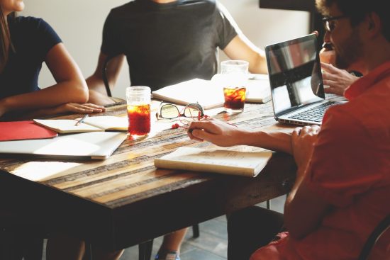 erleben sie unvergessliche reisebesprechungen, die unkonventionelle orte, inspirierende zusammenarbeit und produktive diskussionen vereinen. machen sie ihre meetings zu einem einzigartigen erlebnis!
